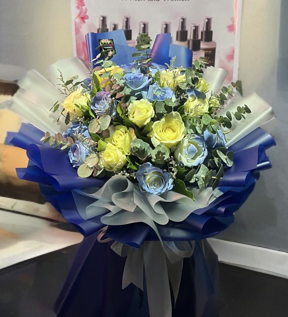 Classic Blue Roses — Design 2