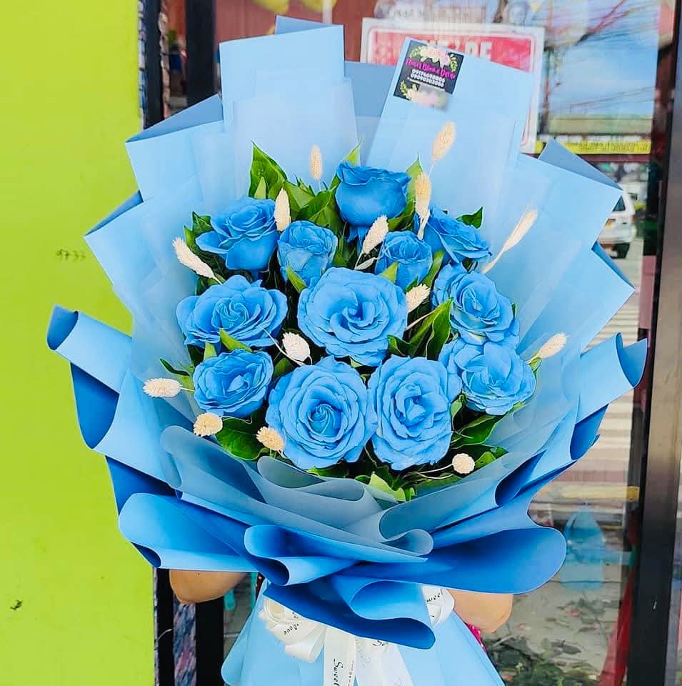 Classic Blue Roses — Design 10