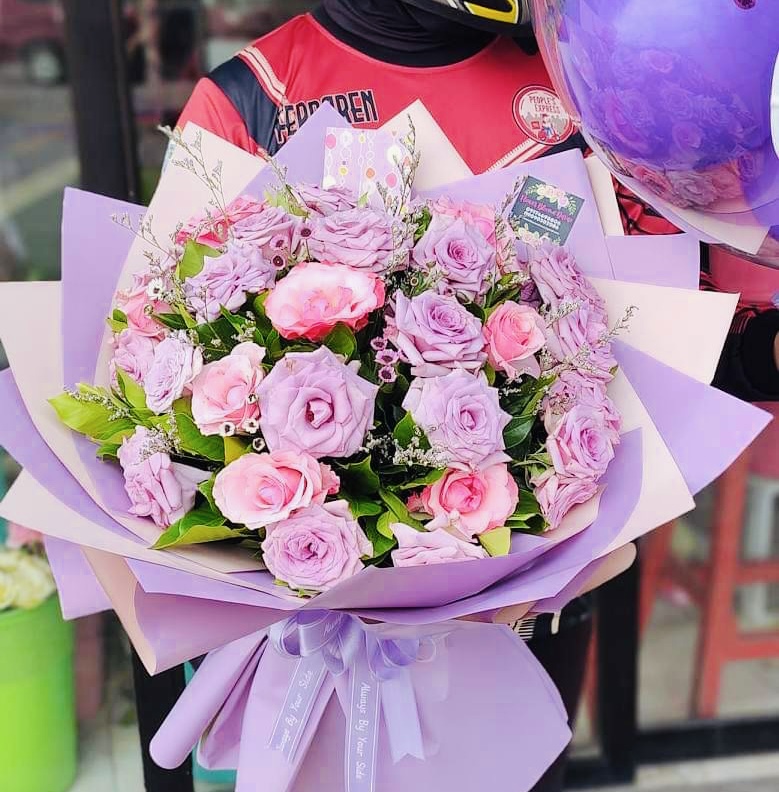 Purple roses Bouquet photo 3