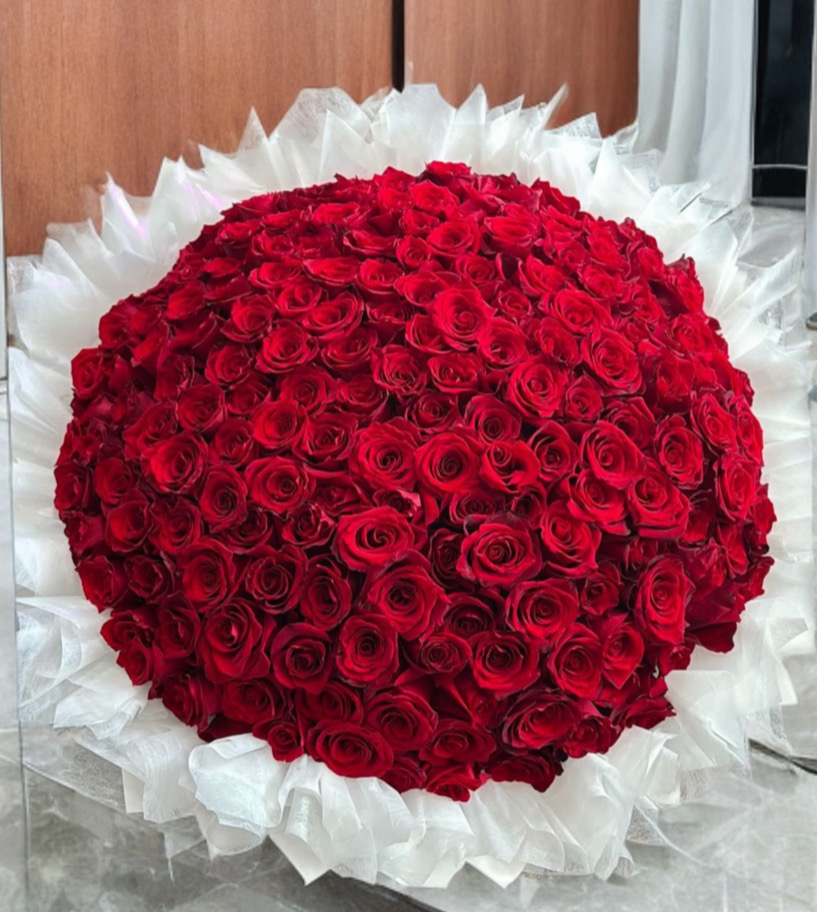 Classic Red Roses — Design 7