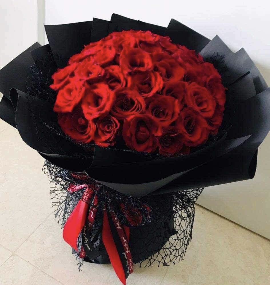 Classic Red Roses — Design 6