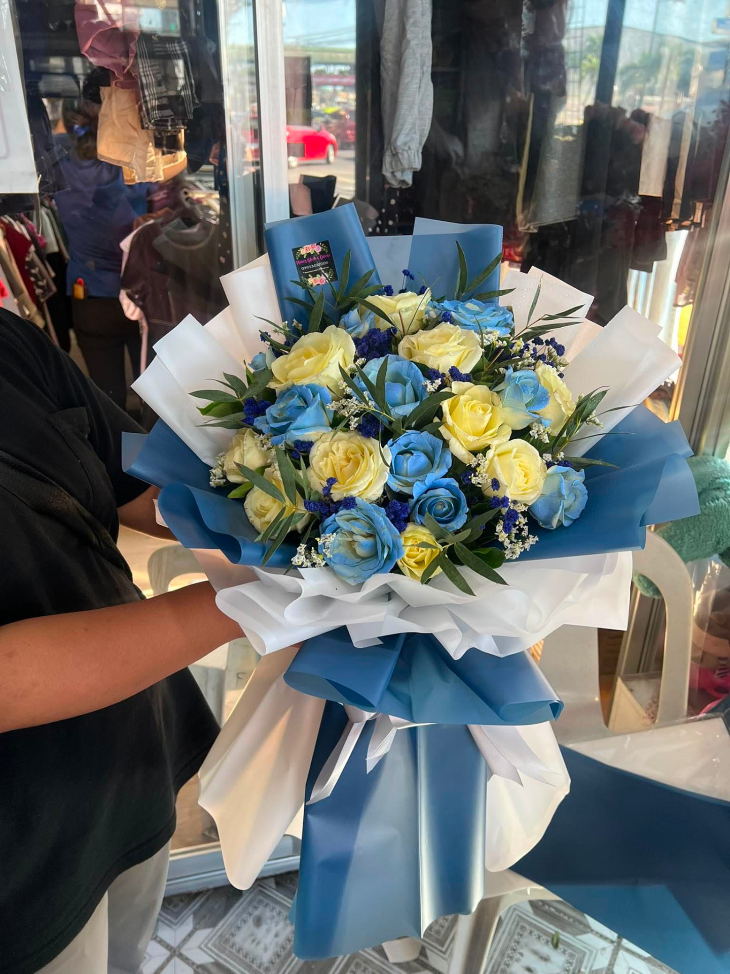 Classic Blue Roses — Design 6