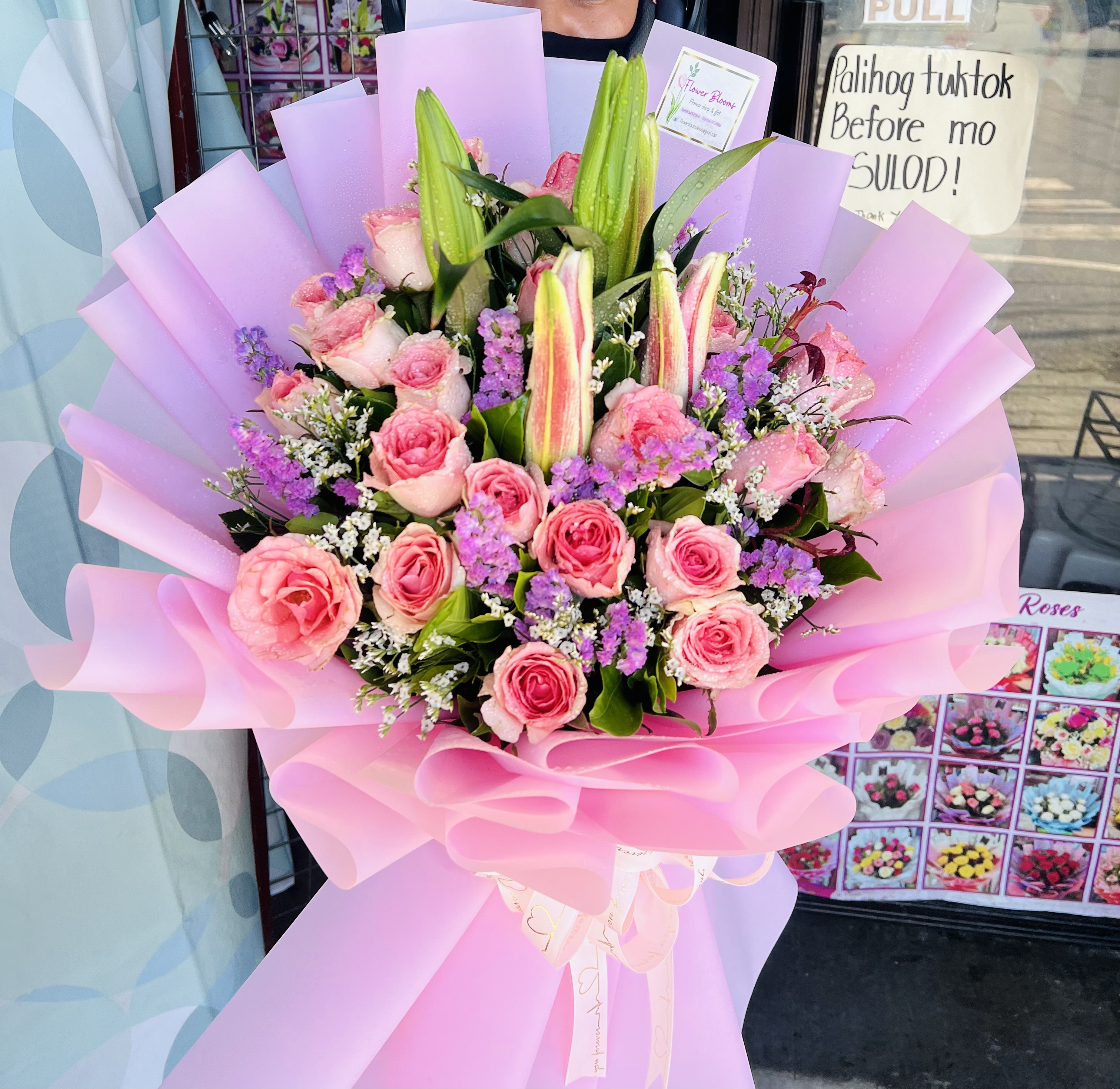 Pink theme roses bouquet — Design 4