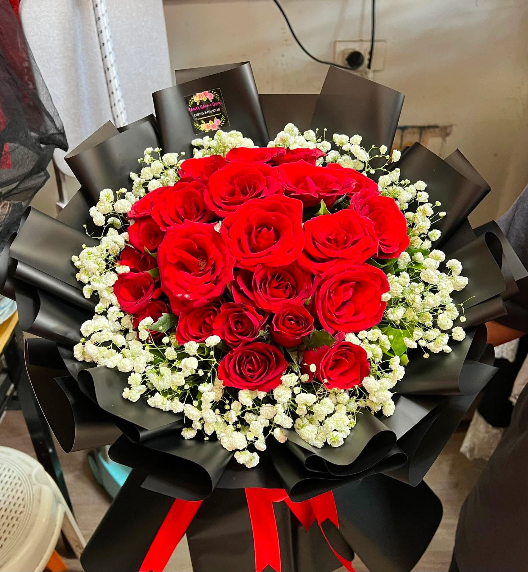 Classic Red Roses — Design 3