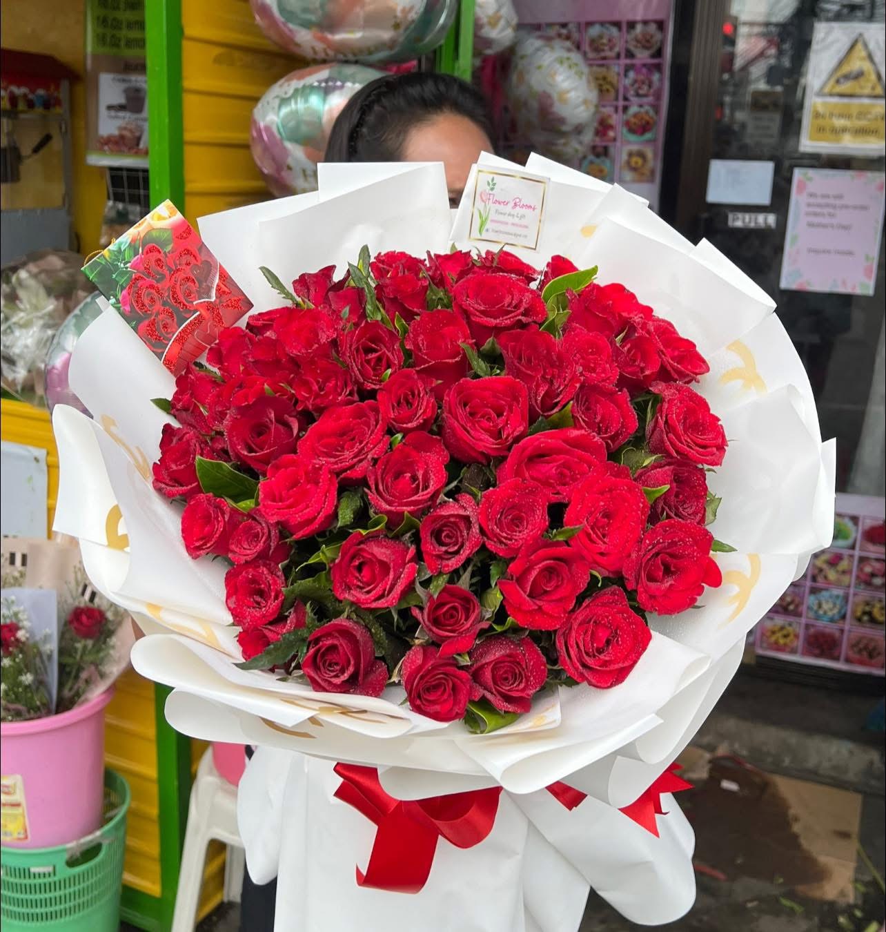 Classic Red Roses — Design 5